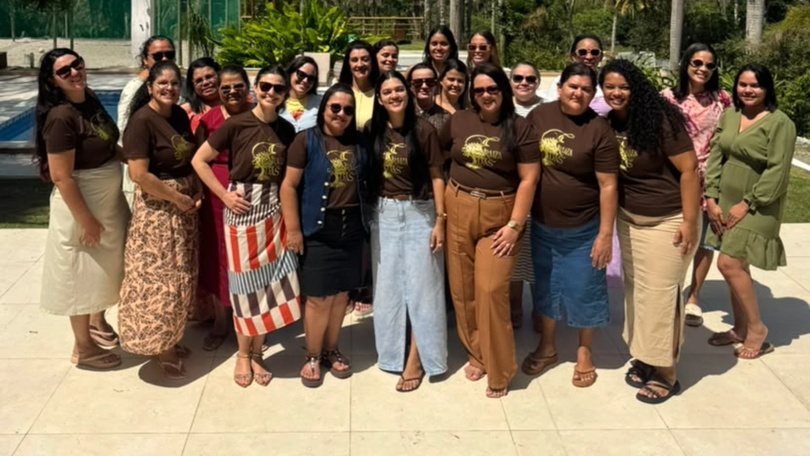 Grupo de mulheres da Jornada reunidas ao ar livre